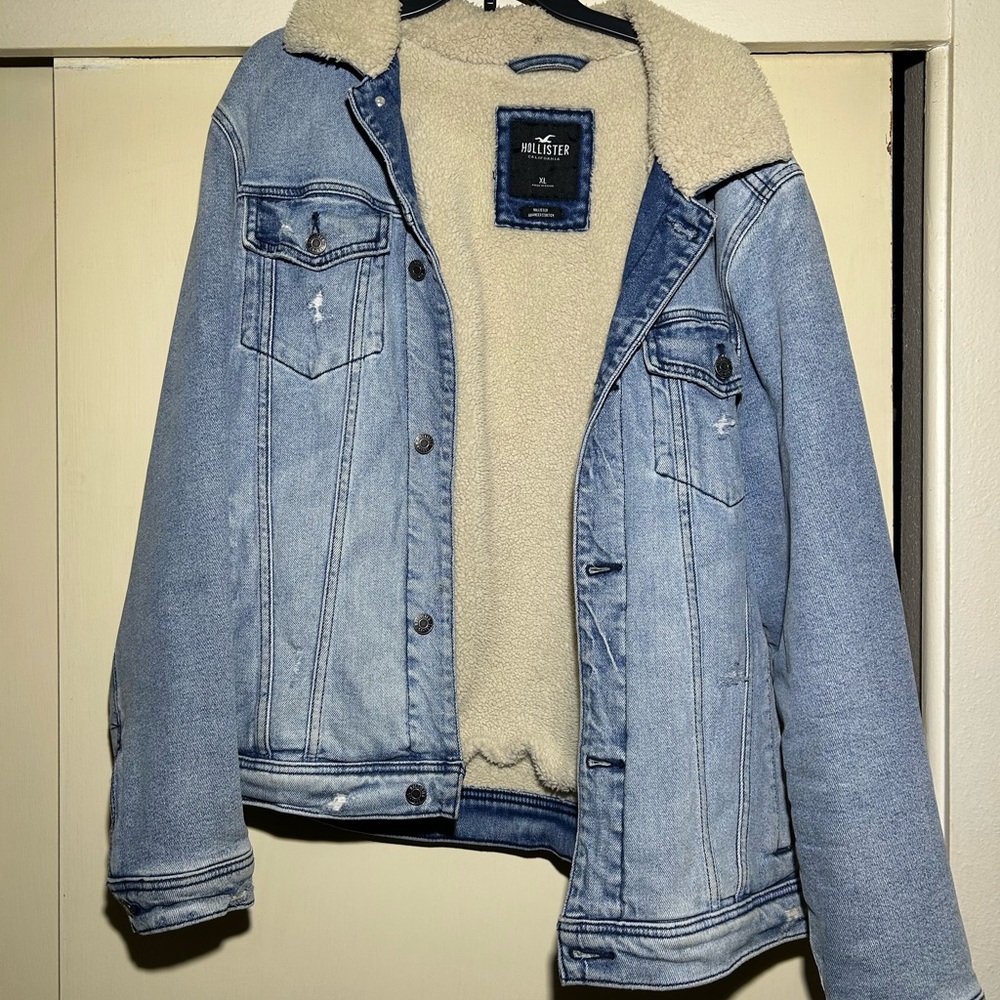 Hollister Men’s Blue Denim Jacket with Cream Lining